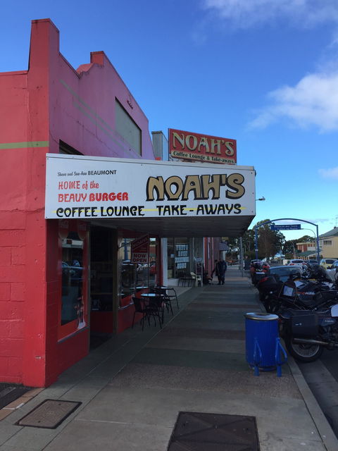 Noah's Coffee Lounge & Takeaway - Accommodation Search 4