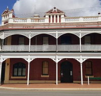 Castle Hotel Bistro - Accommodation Search