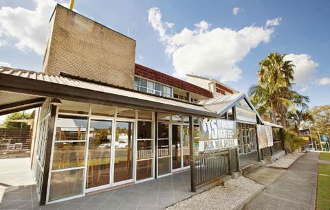 Commercial Hotel - Accommodation Search 0