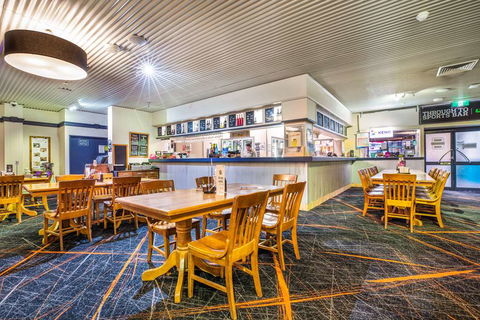 Atherton Hotel - Accommodation Search 6