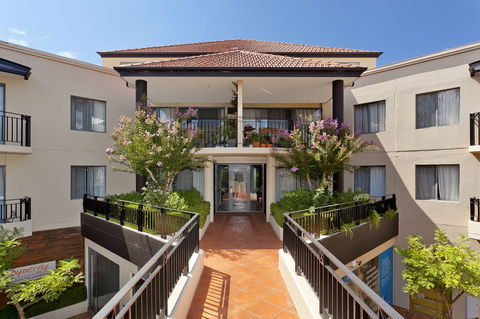 Astra Apartments The Griffin - Accommodation Search 2