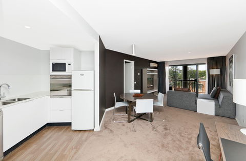 Astra Apartments The Griffin - Accommodation Search 7