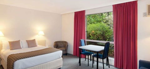Hotel Ringwood Lake - Accommodation Search 0