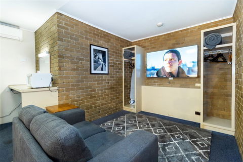 Stagecoach Motel - Accommodation Search 16