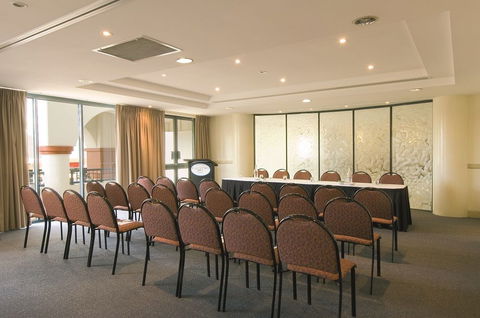 Oaks Calypso Plaza Resort - Accommodation Search 4