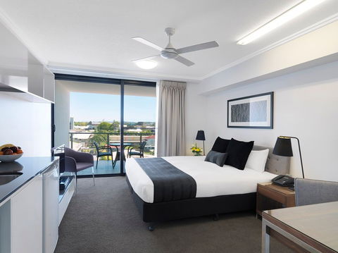 Oaks Carlyle - Accommodation Search 2