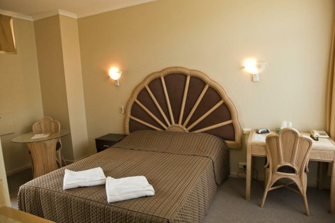 Dawson Motor Inn - Accommodation Search 1