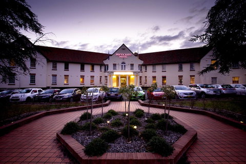 Mercure Canberra - Accommodation Search 23