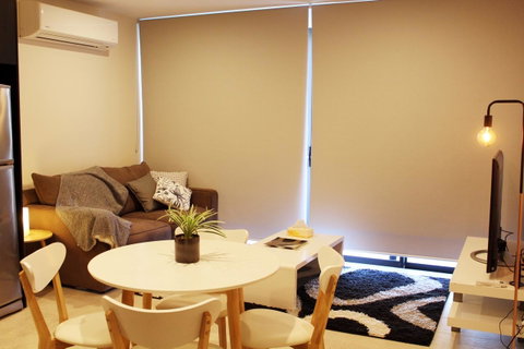 Stylish, Modern, Cute As A Button - Braddon CBD - Accommodation Search 10