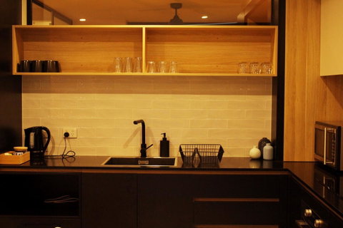 Stylish, Modern, Cute As A Button - Braddon CBD - Accommodation Search 9