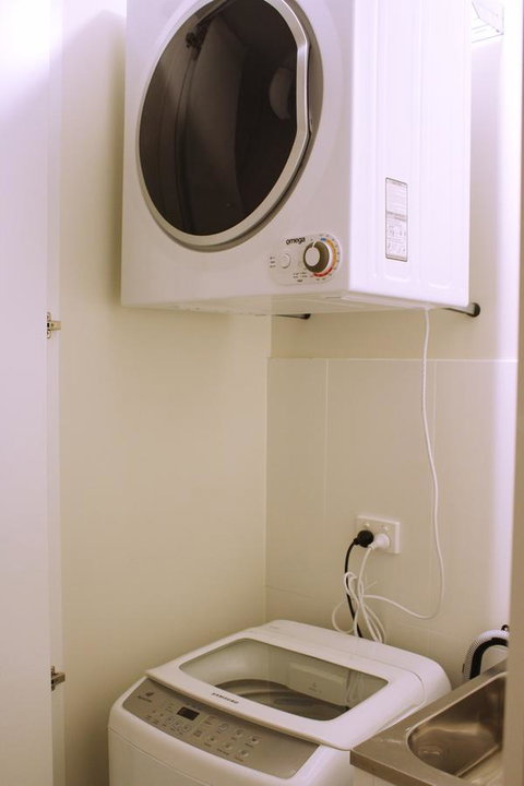 Stylish, Modern, Cute As A Button - Braddon CBD - Accommodation Search 7