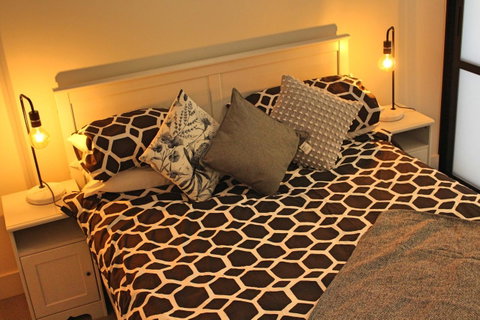 Stylish, Modern, Cute As A Button - Braddon CBD - Accommodation Search 12