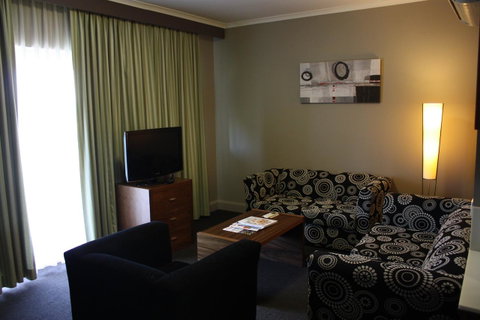 Quality Hotel Dickson - Accommodation Search 21