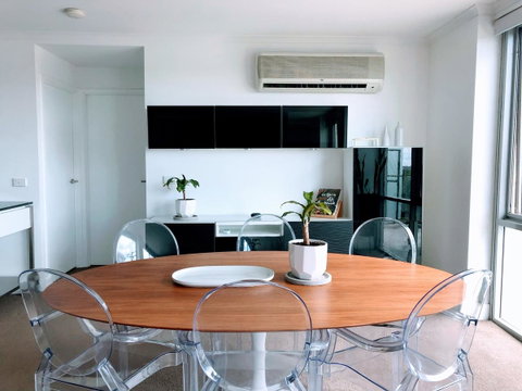 Staying Places - The Avenue - Accommodation Search 0