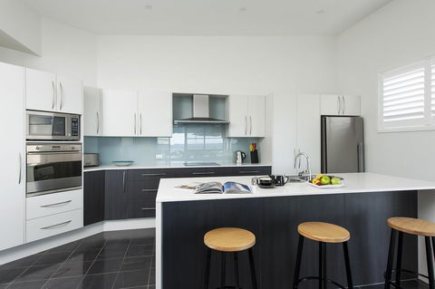 Mollymook Beachfront Penthouse 9 - Accommodation Search 4