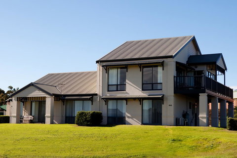 McCracken Country Club - Accommodation Search 3