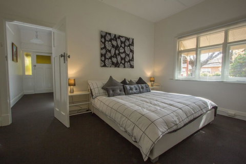 Cowan Street Bungalow - Accommodation Search 0