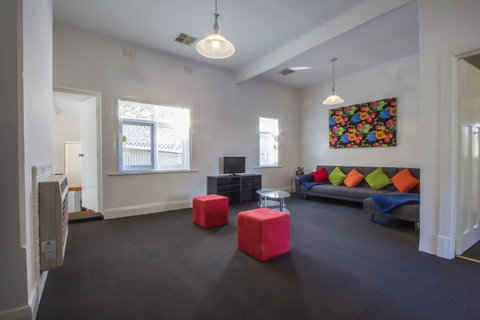 Cowan Street Bungalow - Accommodation Search 6