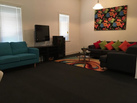 Cowan Street Bungalow - Accommodation Search 7