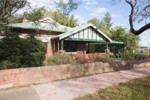 Cowan Street Bungalow - Accommodation Search 13