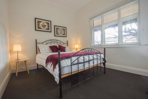 Cowan Street Bungalow - Accommodation Search 4