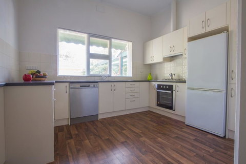 Cowan Street Bungalow - Accommodation Search 11