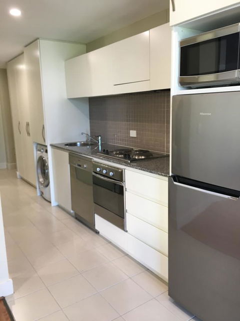 Beachside Luxury Apartments One & Two Bedroom In Beachfront Oaks Pier Building - Accommodation Search 21
