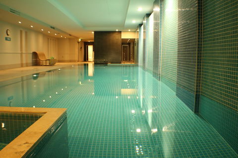 Beachside Luxury Apartments One & Two Bedroom In Beachfront Oaks Pier Building - Accommodation Search 39