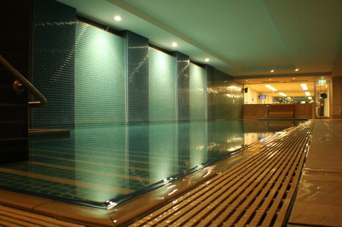 Beachside Luxury Apartments One & Two Bedroom In Beachfront Oaks Pier Building - Accommodation Search 35