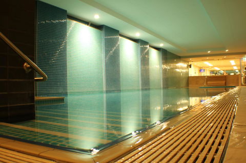 Beachside Luxury Apartments One & Two Bedroom In Beachfront Oaks Pier Building - Accommodation Search 34