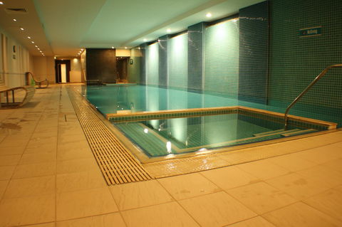 Beachside Luxury Apartments One & Two Bedroom In Beachfront Oaks Pier Building - Accommodation Search 37