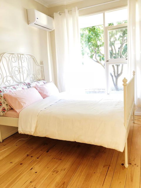 Beautiful Garden House - Accommodation Search 12