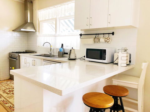 Beautiful Garden House - Accommodation Search 15
