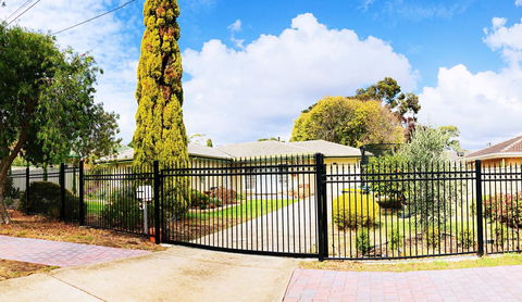 Beautiful Garden House - Accommodation Search 7
