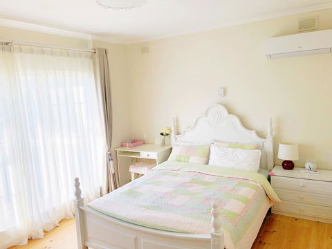 Beautiful Garden House - Accommodation Search 10