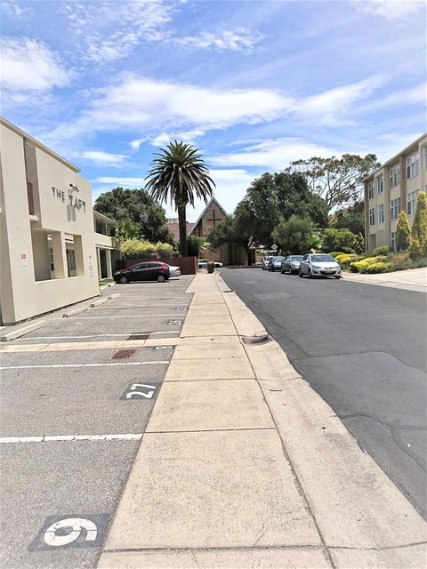 Hi 5 Glenelg Studio Apartment - Accommodation Search 16