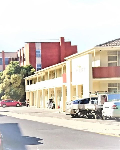 Hi 5 Glenelg Studio Apartment - Accommodation Search 17