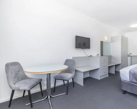 Hi 5 Glenelg Studio Apartment - Accommodation Search 8