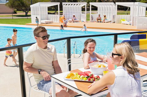 The Retreat West Beach Parks - Accommodation Search 3