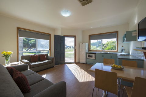The Retreat West Beach Parks - Accommodation Search 23