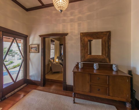 The Tudor House - Accommodation Search 4