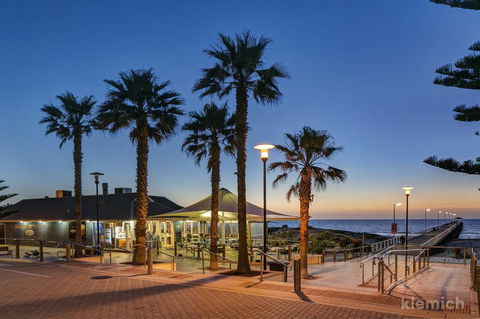 The Beach House @ Grange - Accommodation Search 3