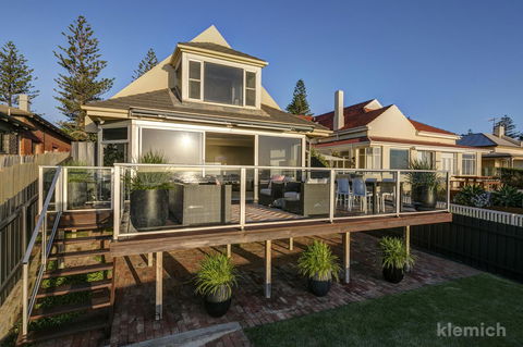 The Beach House @ Grange - Accommodation Search 8