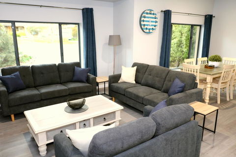 The Purple Door On Seaview - Accommodation Search 6
