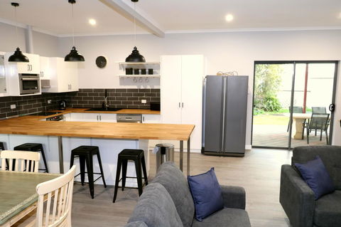 The Purple Door On Seaview - Accommodation Search 4