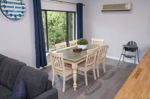 The Purple Door On Seaview - Accommodation Search 5