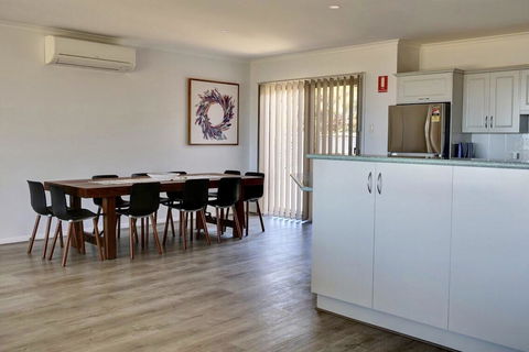 Emu Bay Holiday Homes - Accommodation Search 17