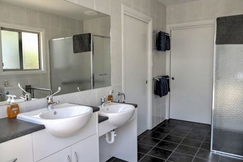 Emu Bay Holiday Homes - Accommodation Search 14