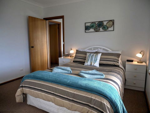 Emu Bay Holiday Homes - Accommodation Search 11