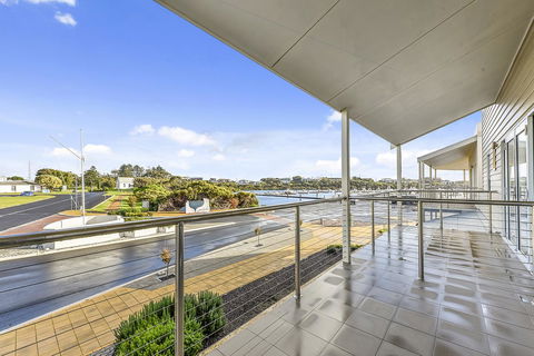 Aloha Waterfront Properties - Accommodation Search 23